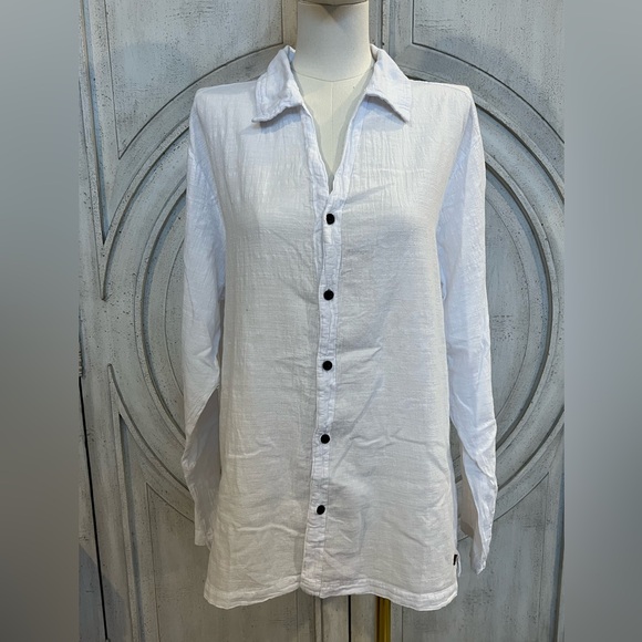 Blanco Tops - Blanco women’s textured White Cotton Shirt